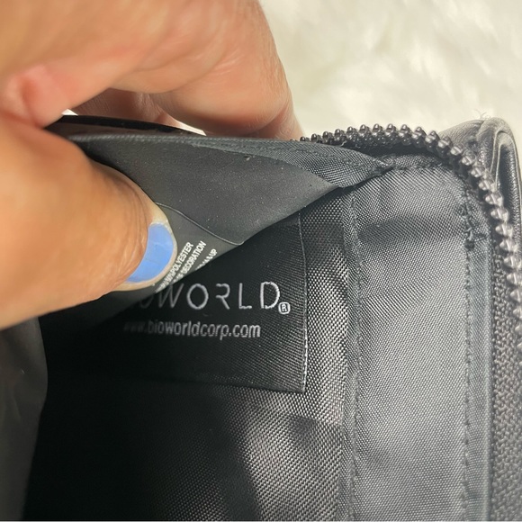 Mickey Mouse Disney Classic Wristlet Wallet. - Picture 10 of 12